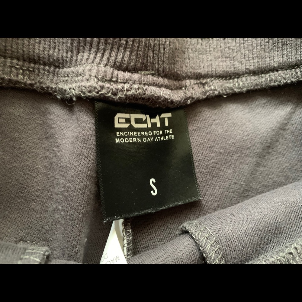Echt Shorts - Picture 3 of 3